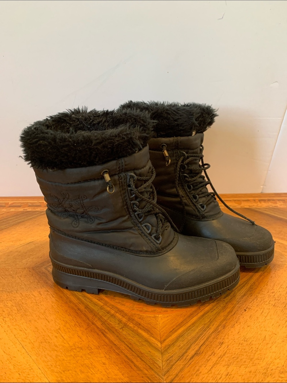Sorel Women’s Size 8 Black Insulated Winter Snow Boots with Faux Fur Collar